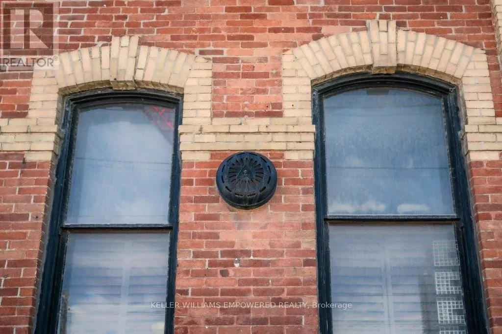 5 - 189 QUEEN STREET E