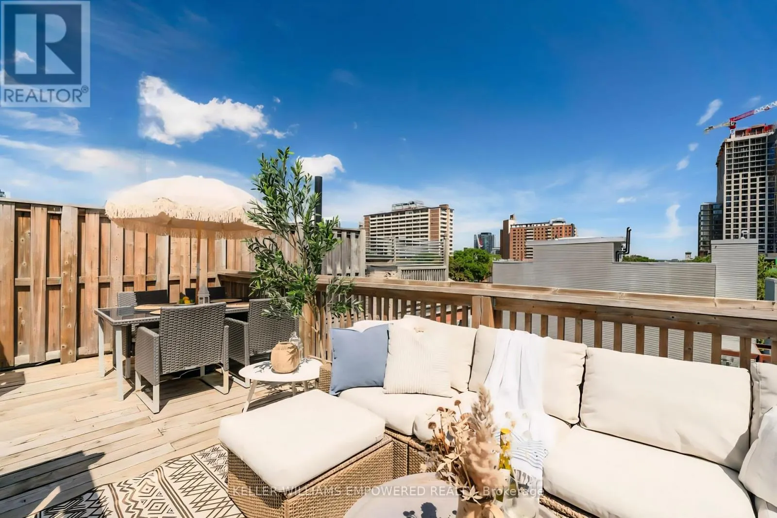 5 - 189 QUEEN STREET E