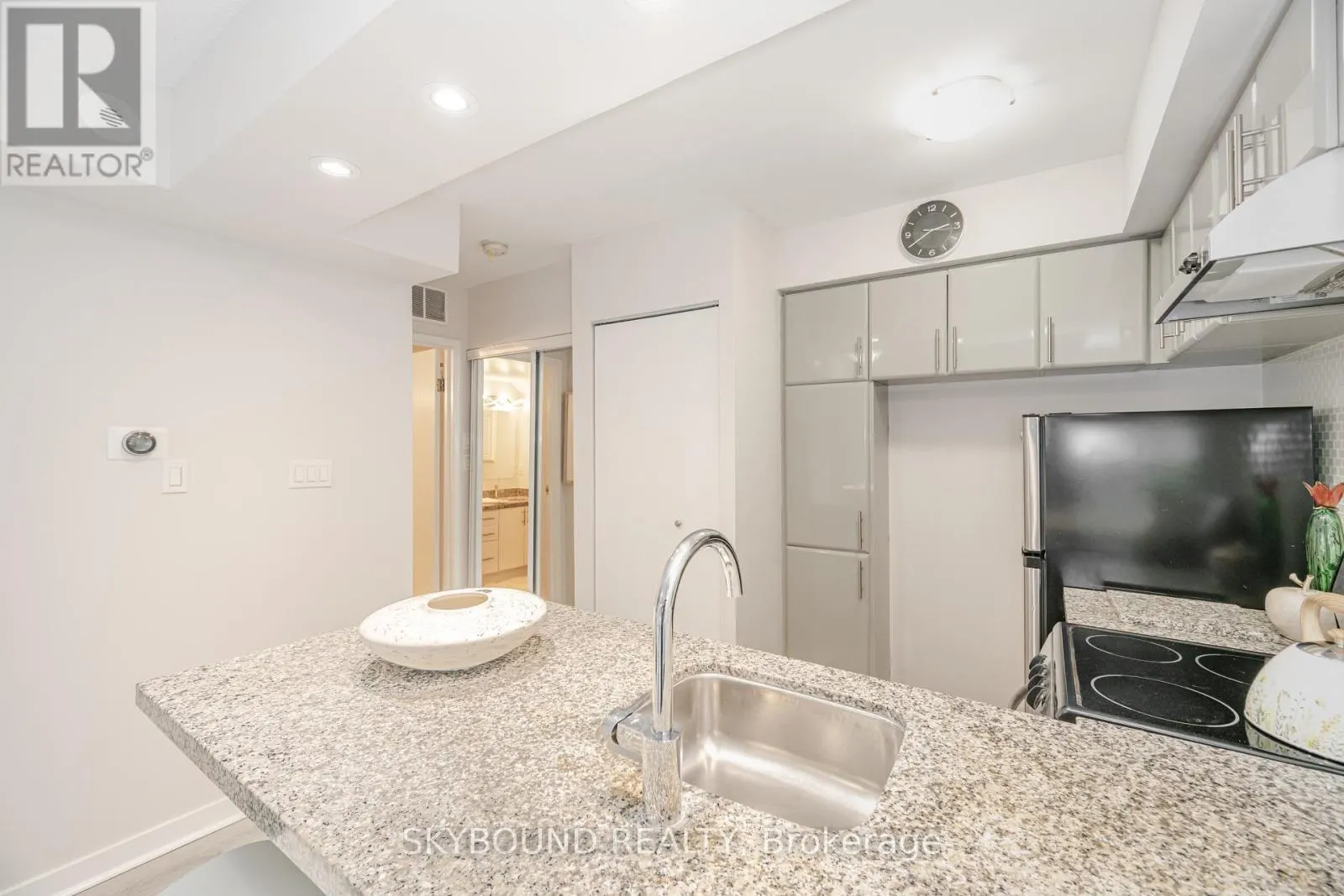 TH1223 - 21 PIRANDELLO STREET