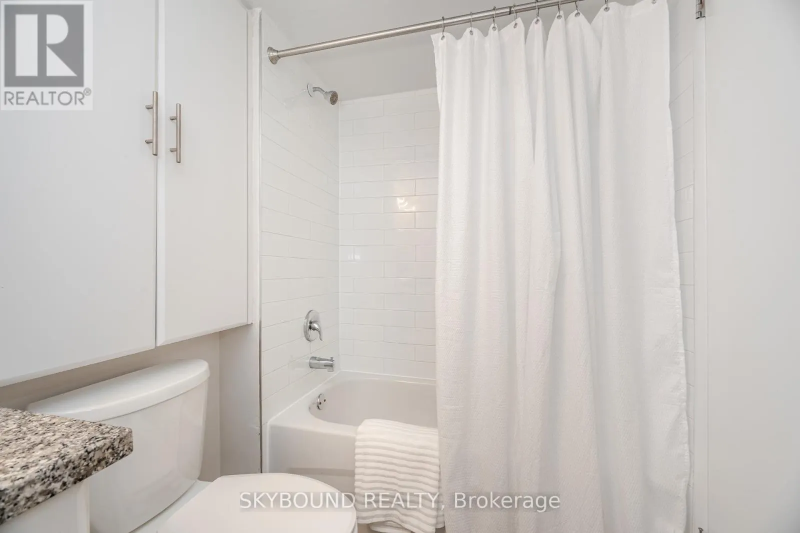 TH1223 - 21 PIRANDELLO STREET