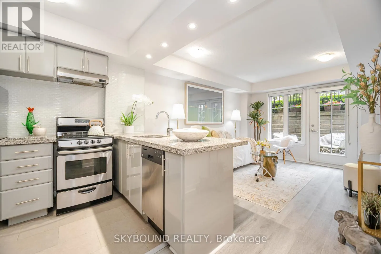 TH1223 - 21 PIRANDELLO STREET