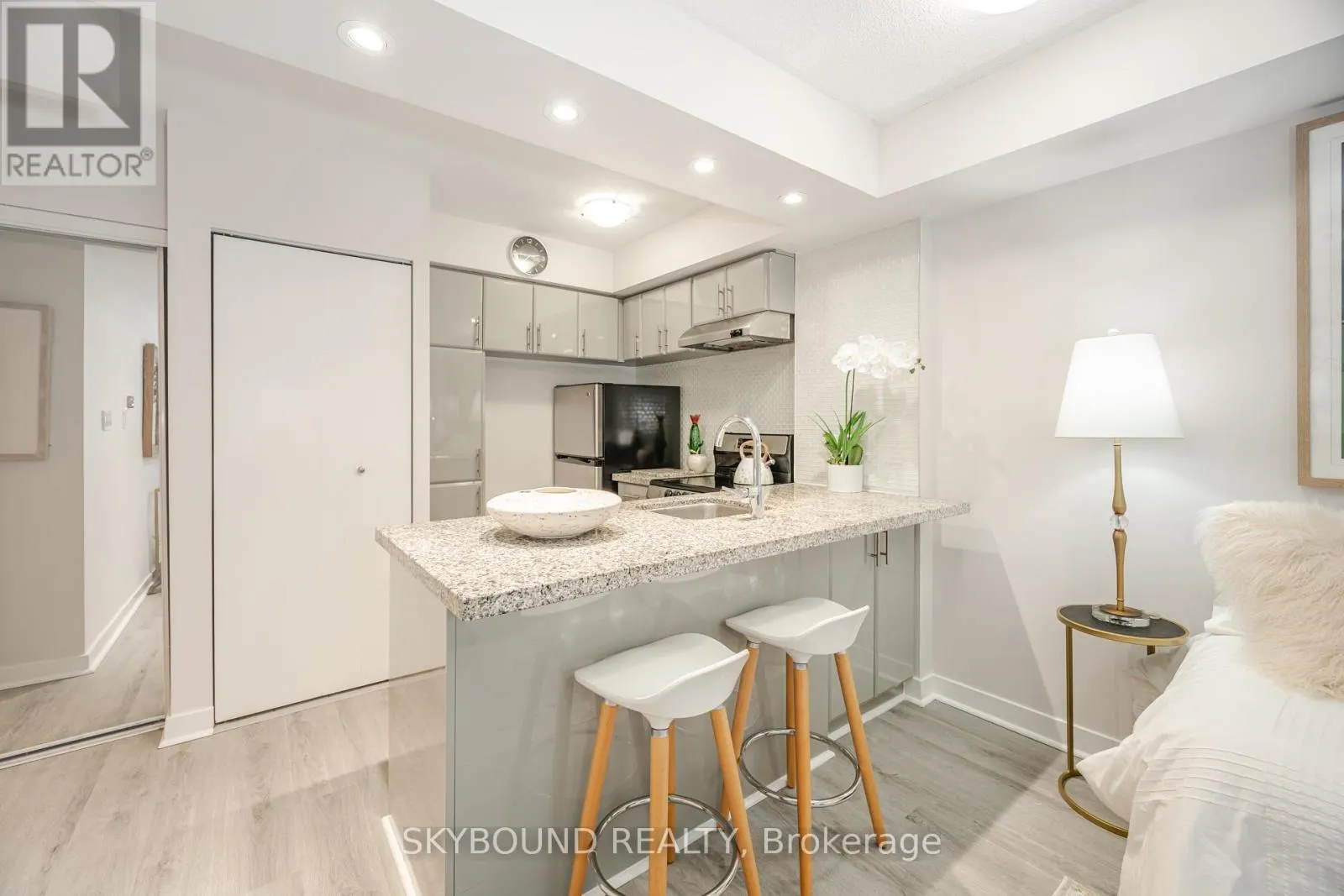 TH1223 - 21 PIRANDELLO STREET