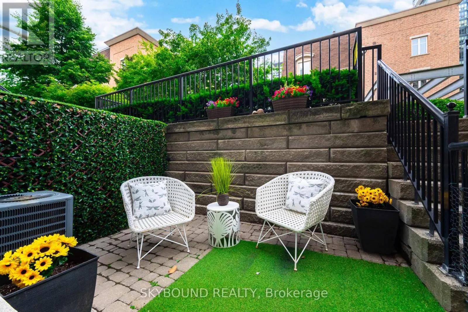 TH1223 - 21 PIRANDELLO STREET