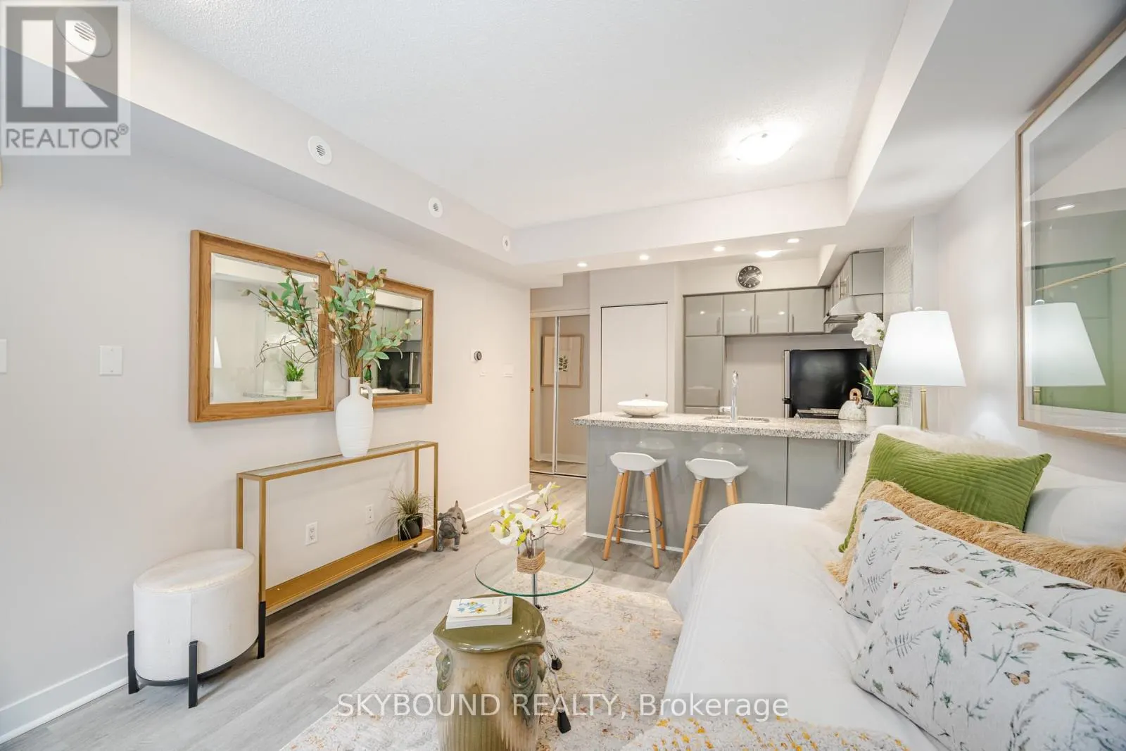 TH1223 - 21 PIRANDELLO STREET