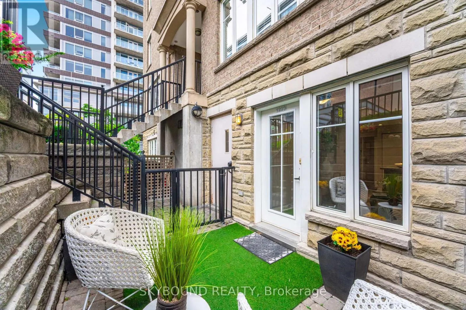 TH1223 - 21 PIRANDELLO STREET