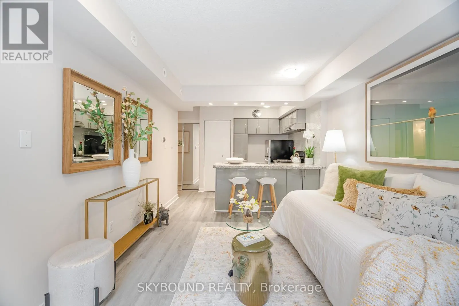TH1223 - 21 PIRANDELLO STREET