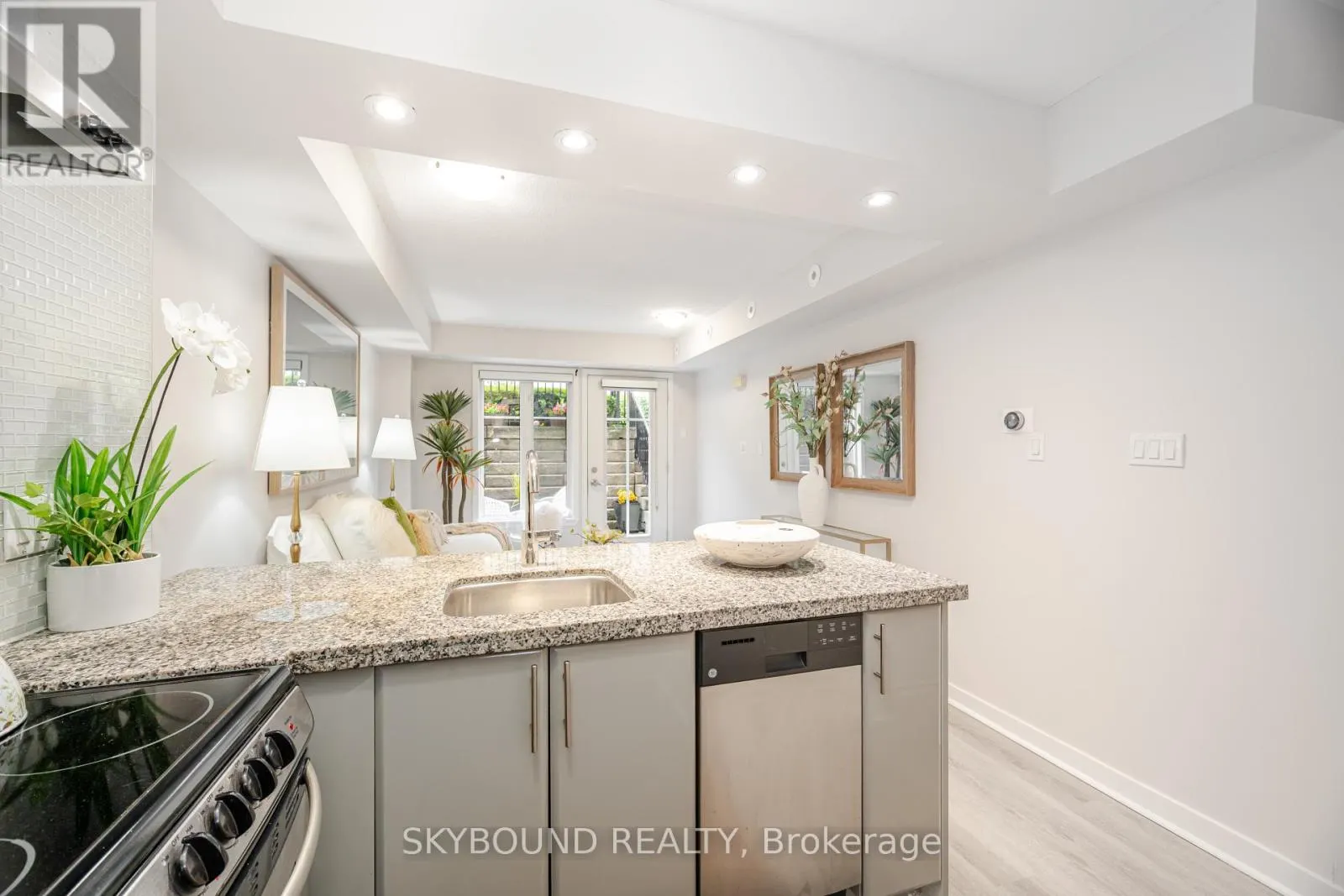 TH1223 - 21 PIRANDELLO STREET