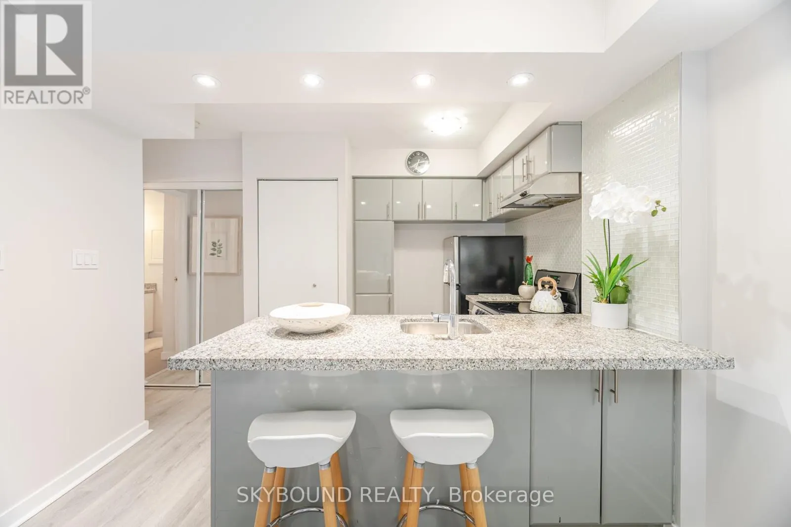TH1223 - 21 PIRANDELLO STREET