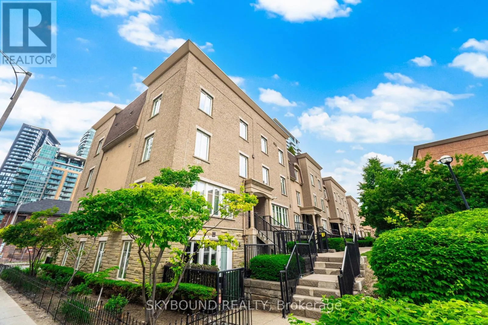 TH1223 - 21 PIRANDELLO STREET