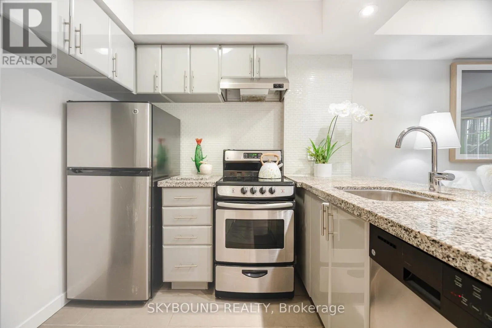 TH1223 - 21 PIRANDELLO STREET