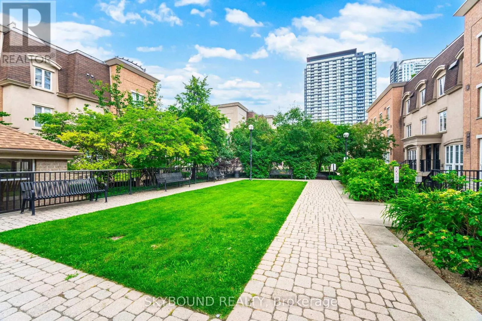 TH1223 - 21 PIRANDELLO STREET