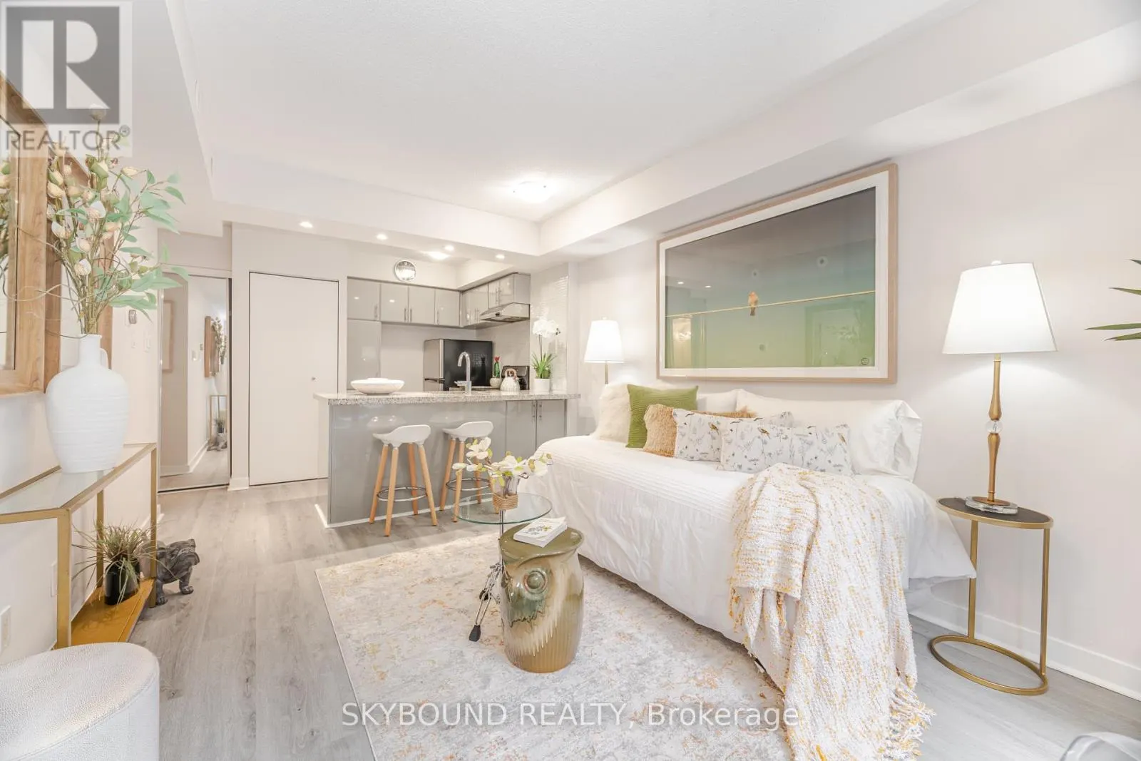 TH1223 - 21 PIRANDELLO STREET