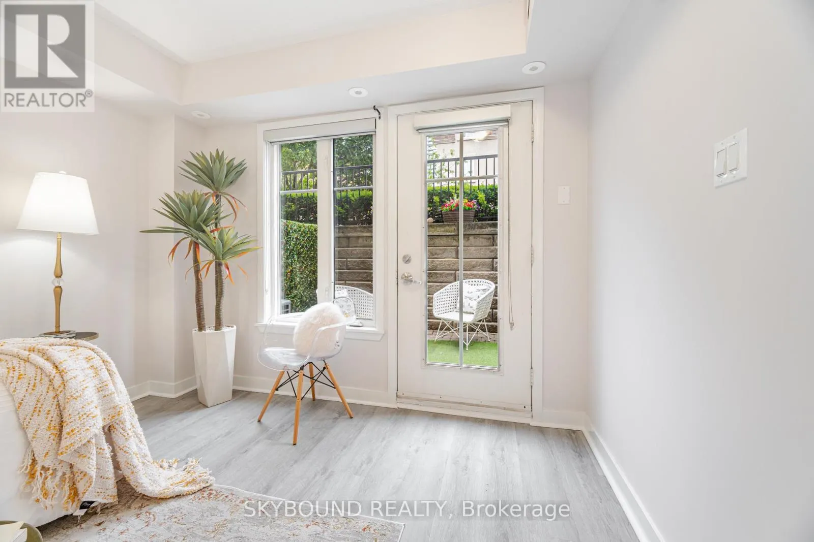 TH1223 - 21 PIRANDELLO STREET