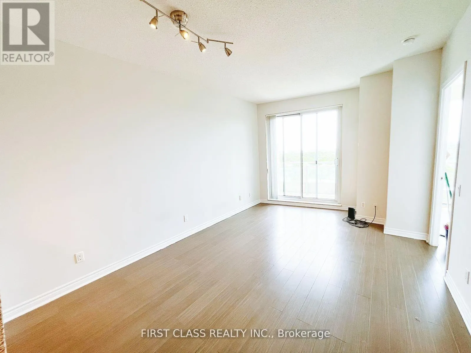 1007 - 60 BYNG AVENUE