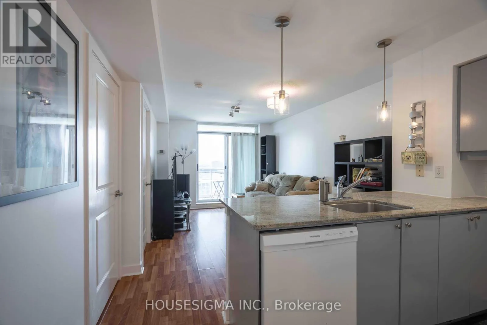1805 - 50 LYNN WILLIAMS STREET