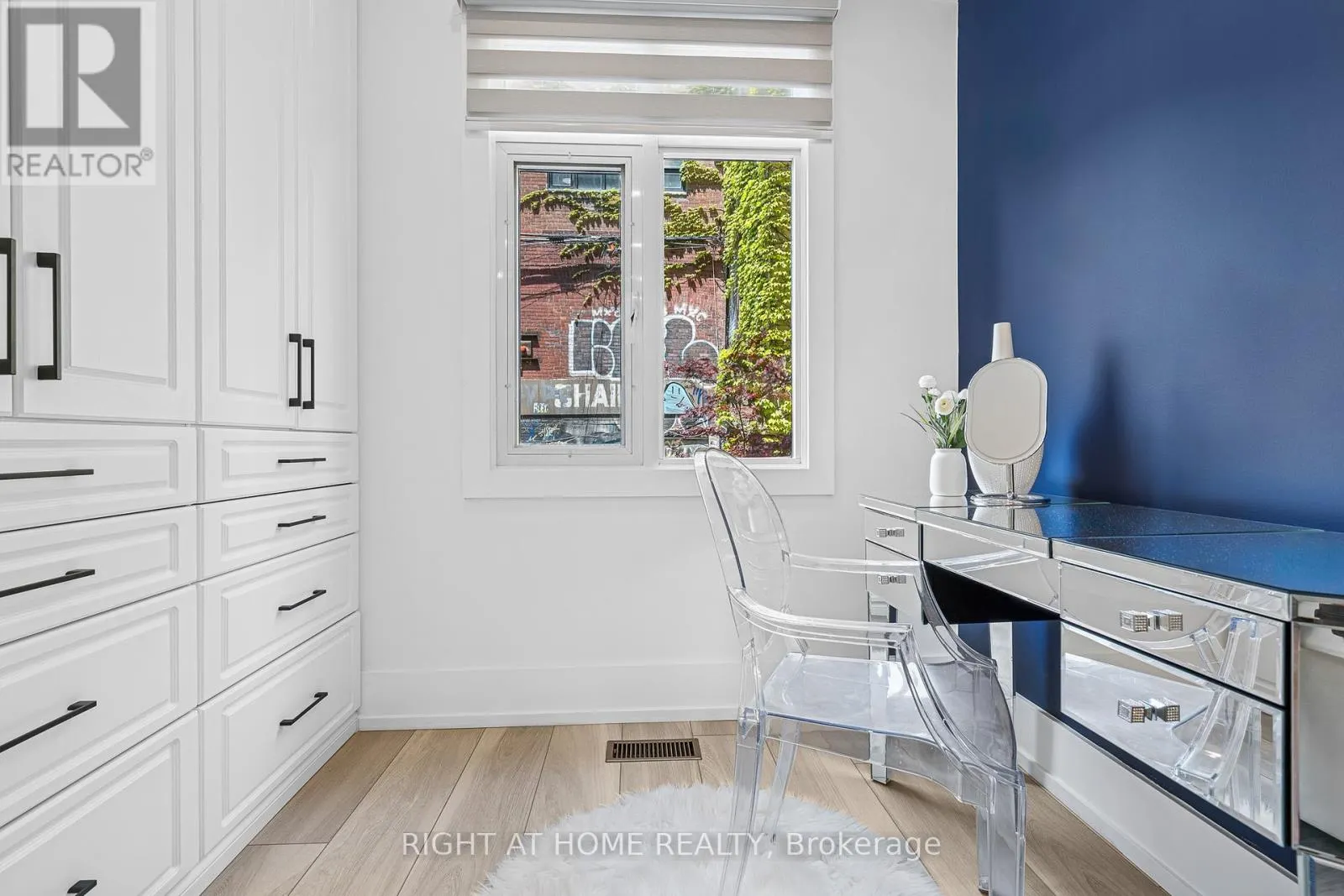 118 - 500 RICHMOND STREET W