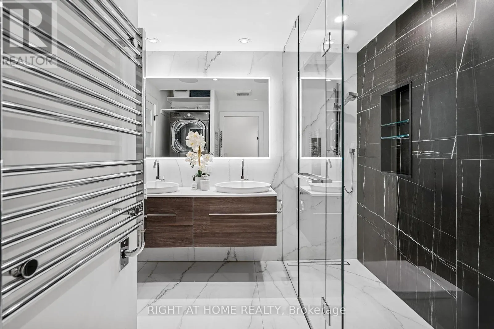 118 - 500 RICHMOND STREET W