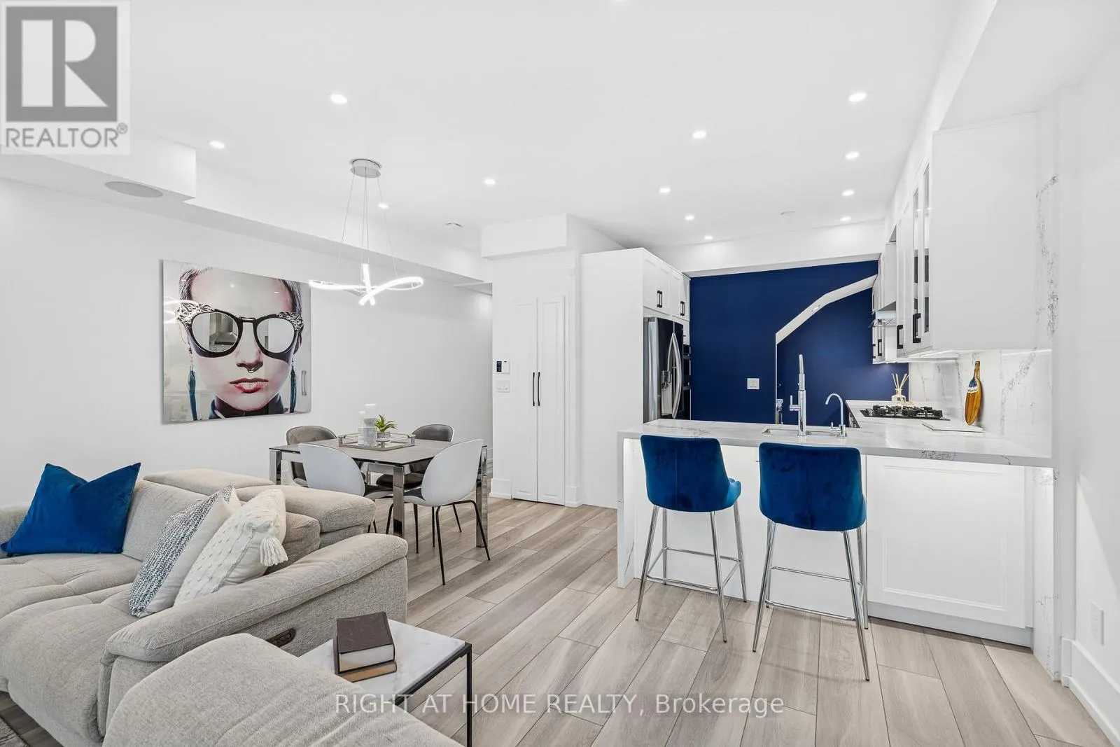 118 - 500 RICHMOND STREET W