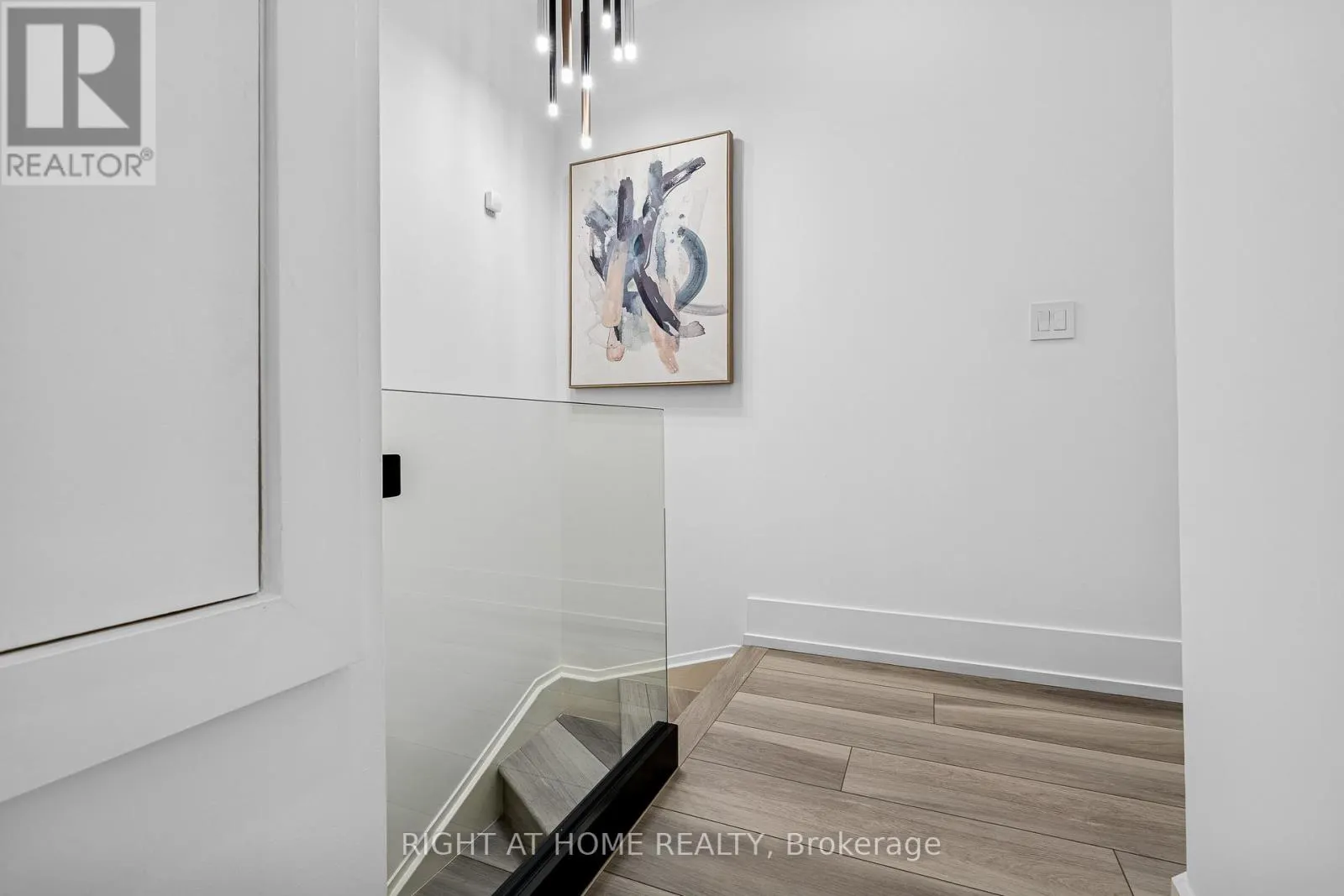118 - 500 RICHMOND STREET W