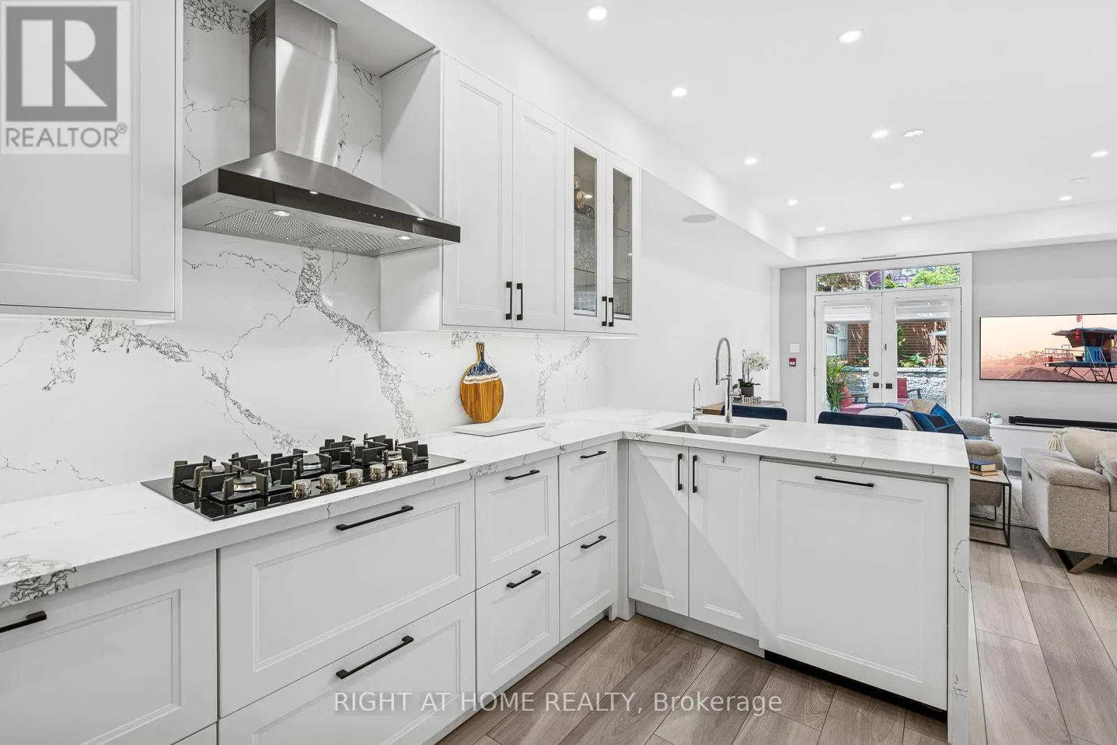 118 - 500 RICHMOND STREET W