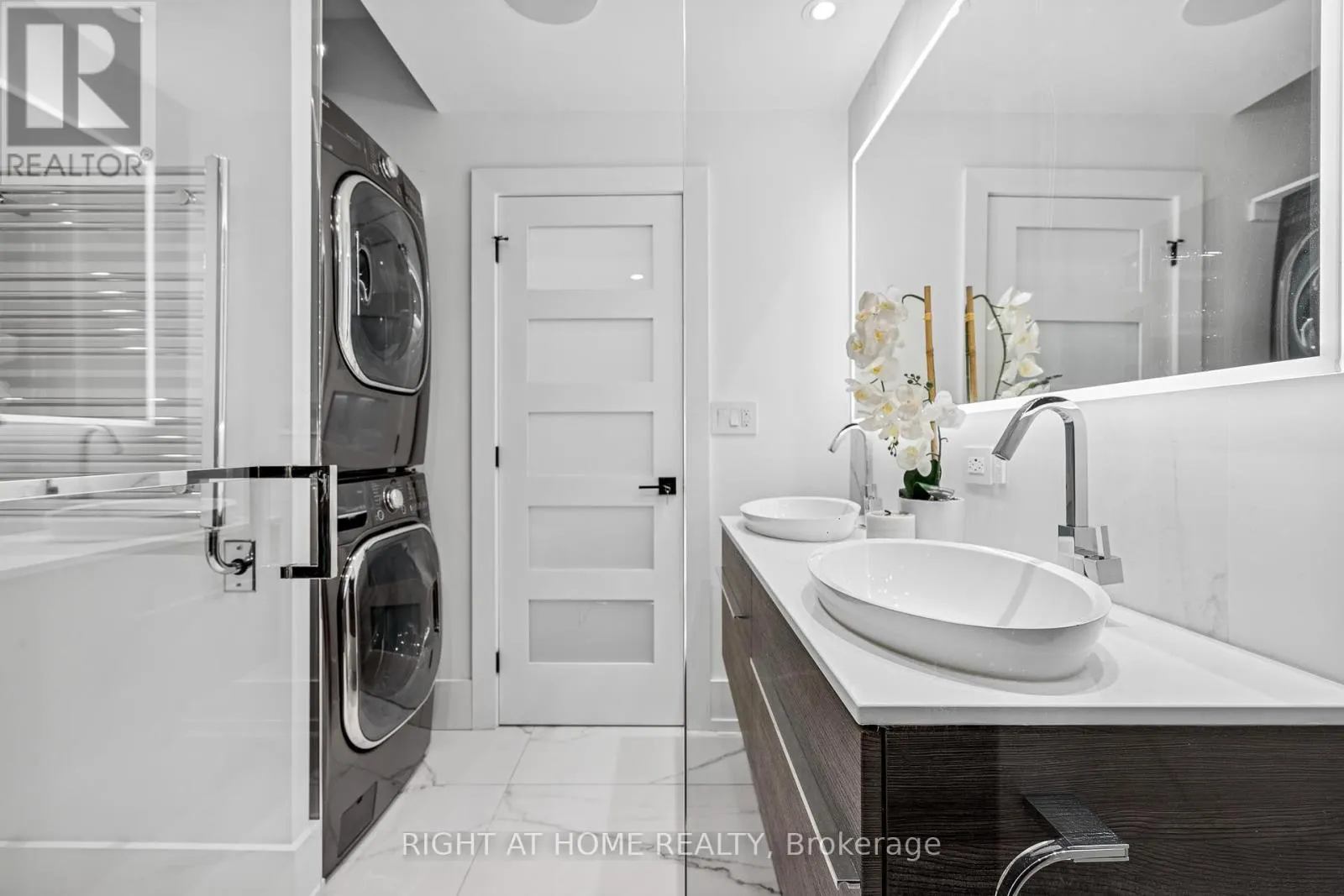 118 - 500 RICHMOND STREET W