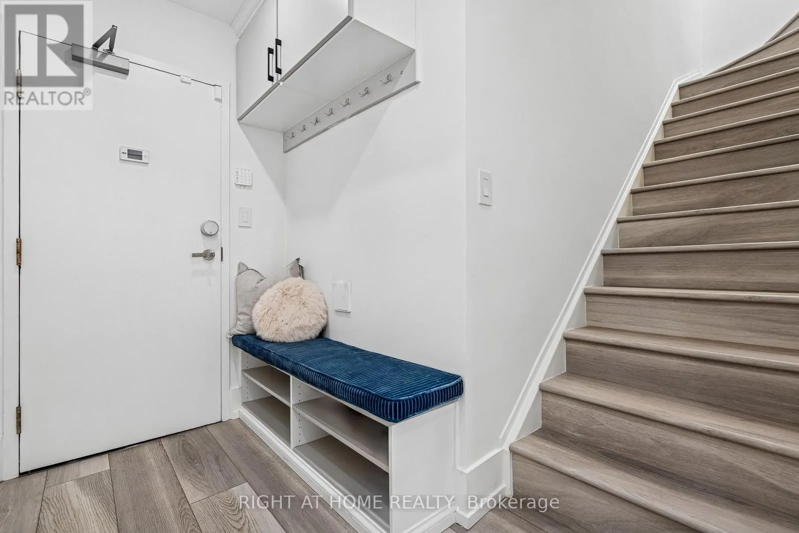 118 - 500 RICHMOND STREET W