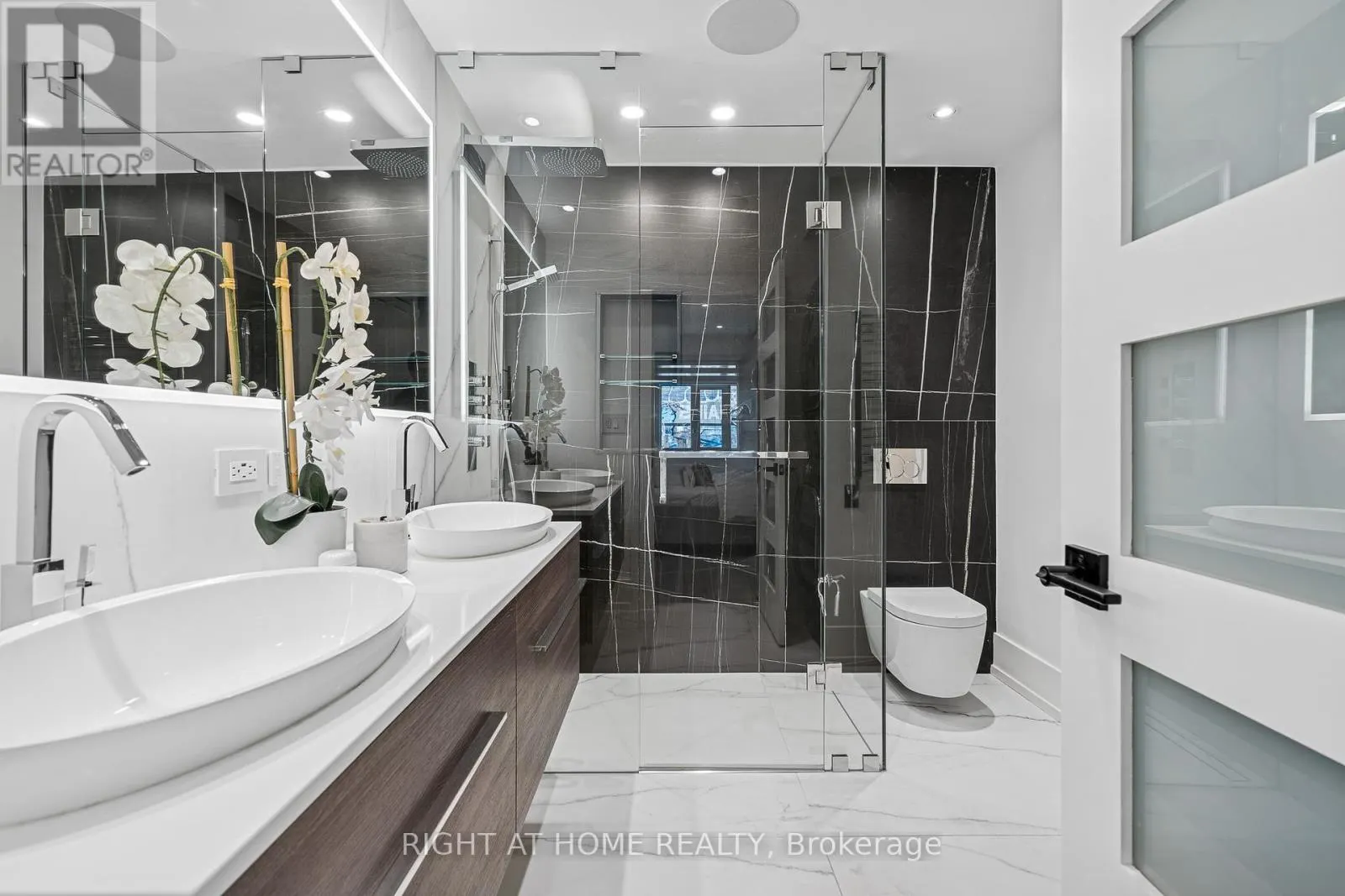 118 - 500 RICHMOND STREET W