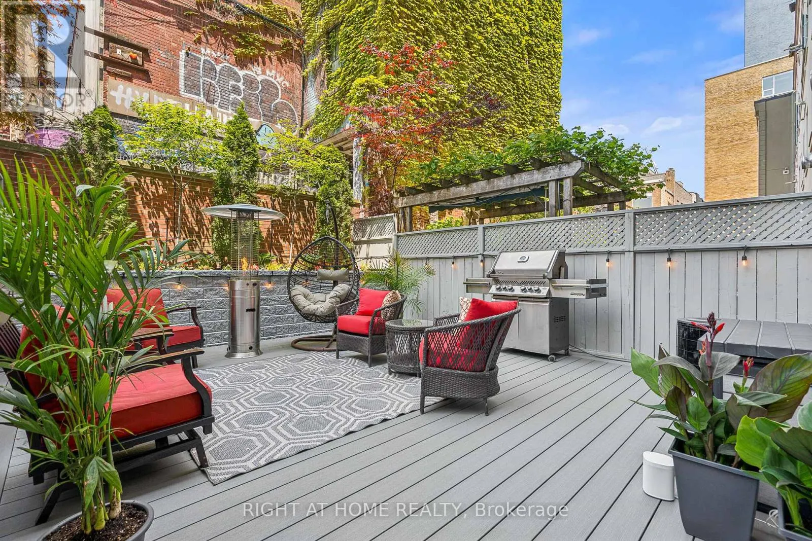 118 - 500 RICHMOND STREET W