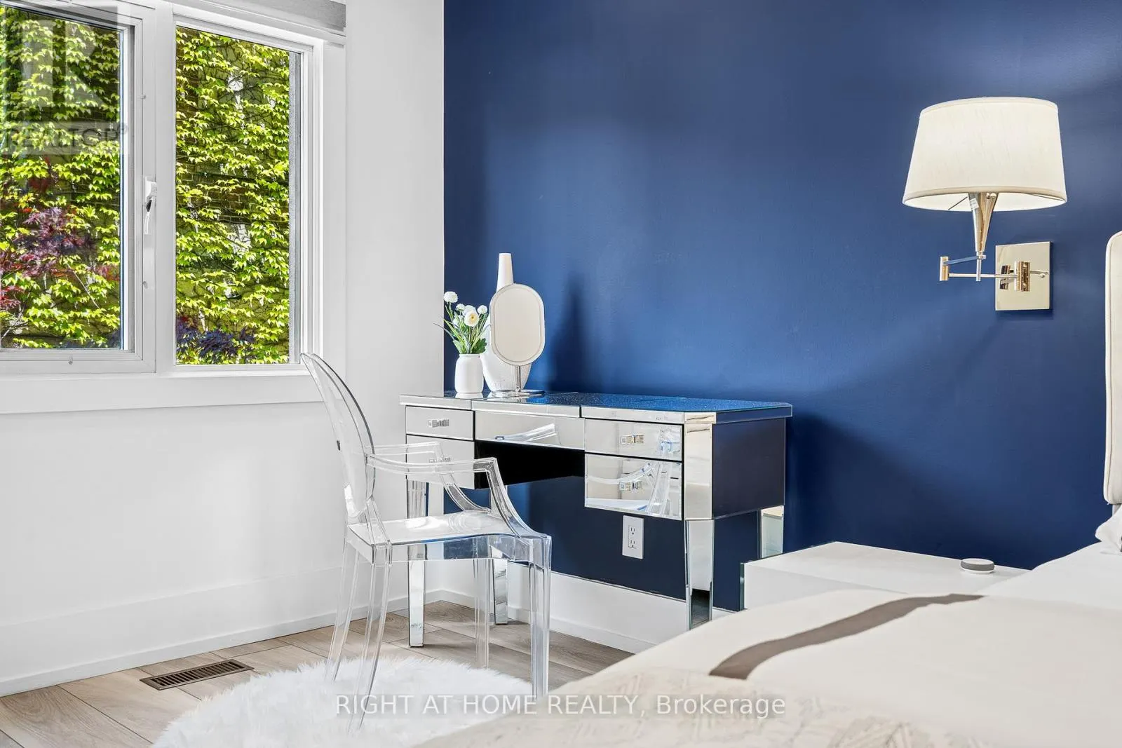 118 - 500 RICHMOND STREET W