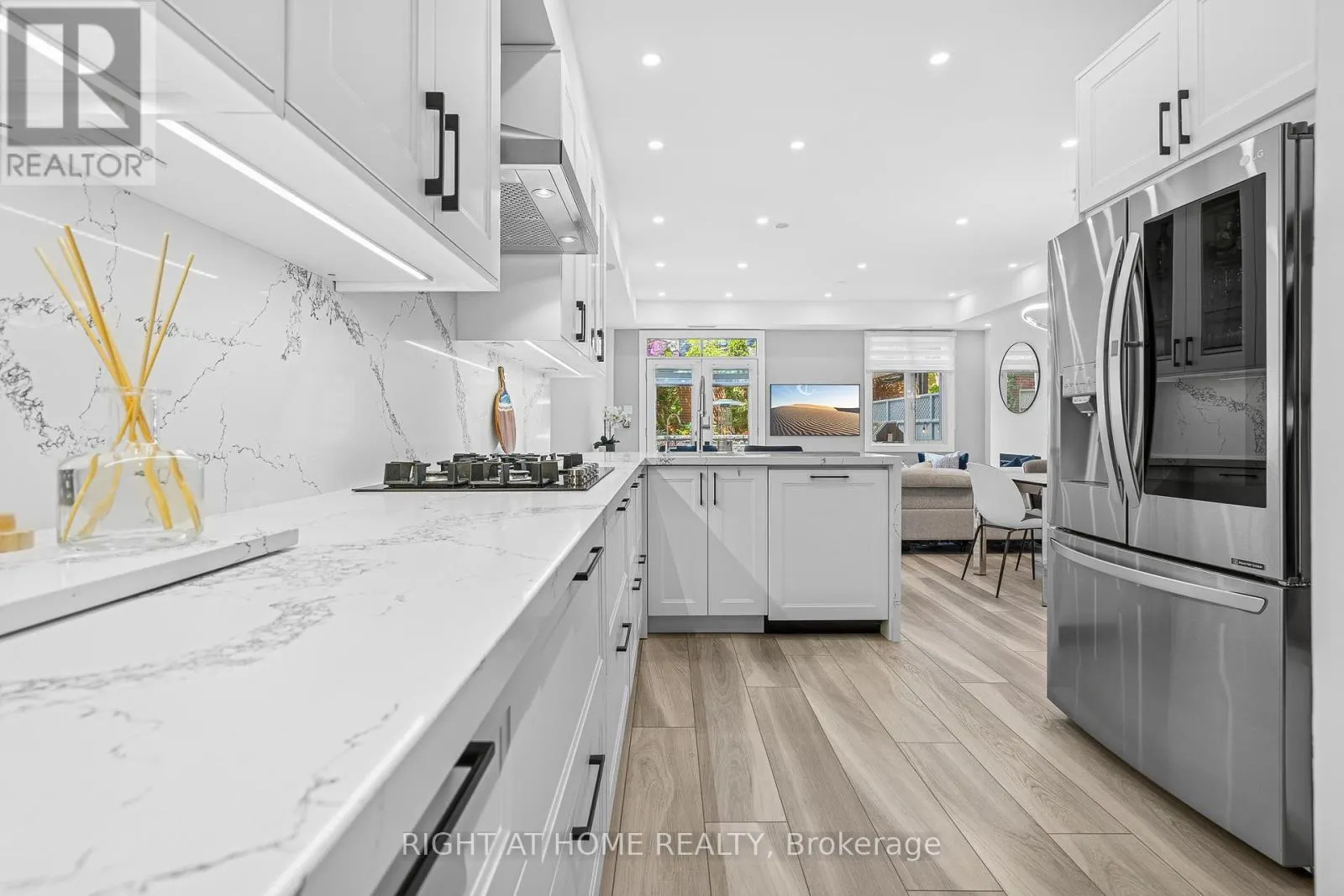 118 - 500 RICHMOND STREET W