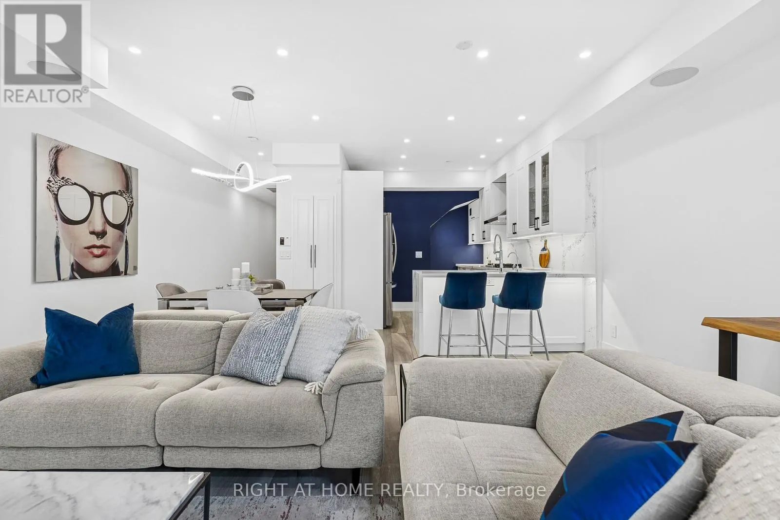 118 - 500 RICHMOND STREET W