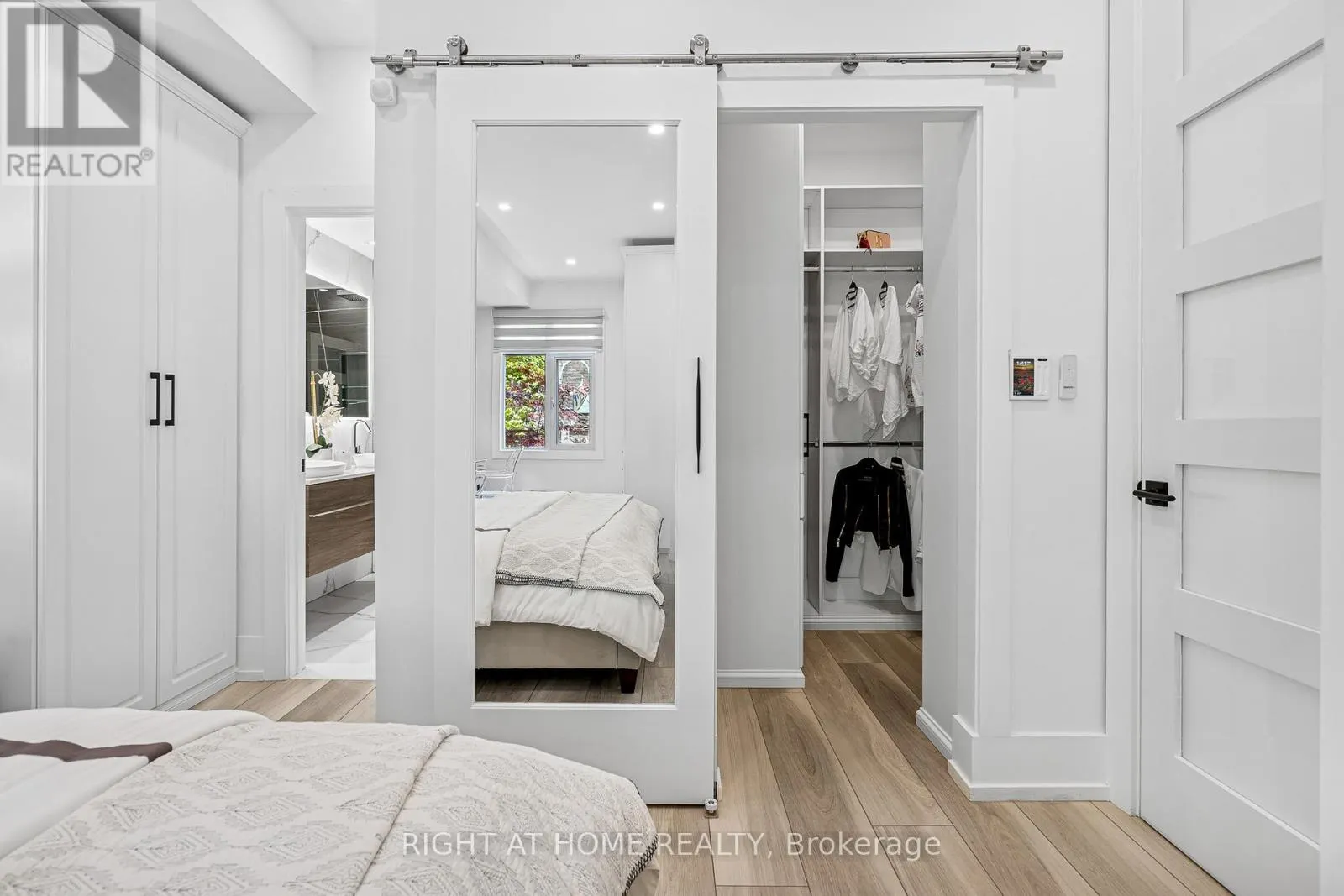 118 - 500 RICHMOND STREET W