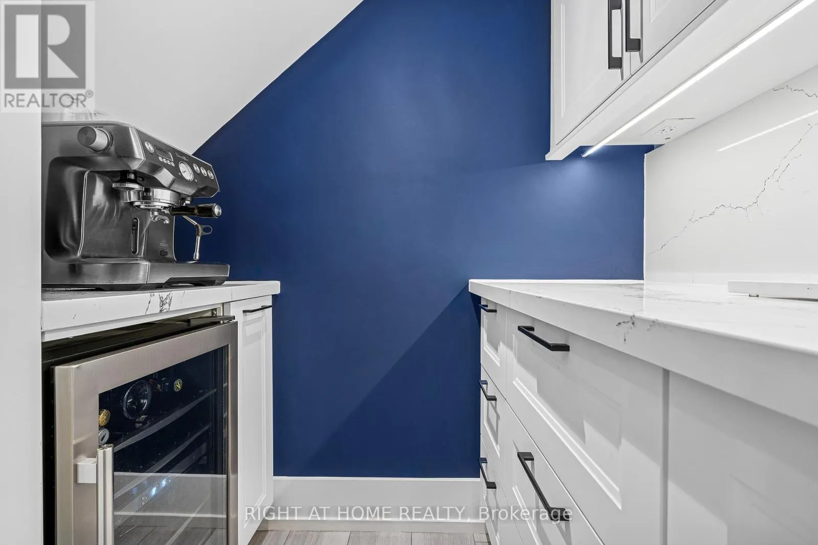 118 - 500 RICHMOND STREET W