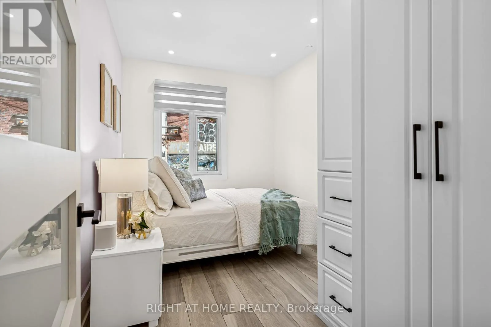 118 - 500 RICHMOND STREET W