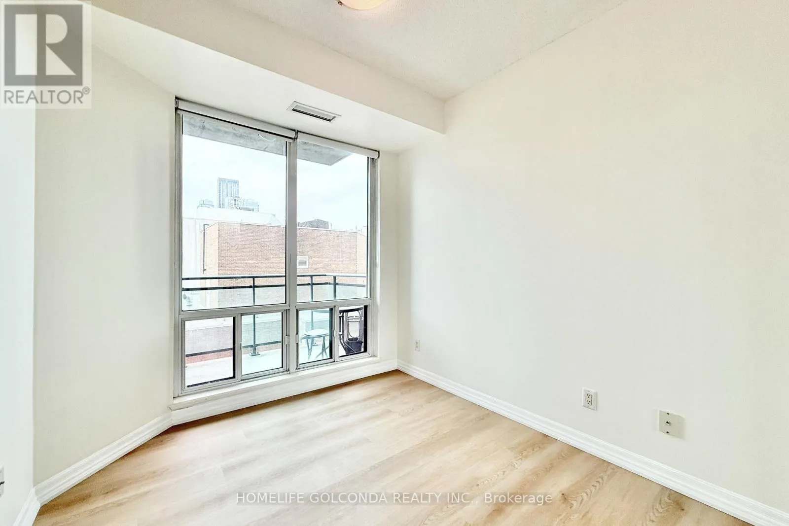 2808 - 300 BLOOR STREET E