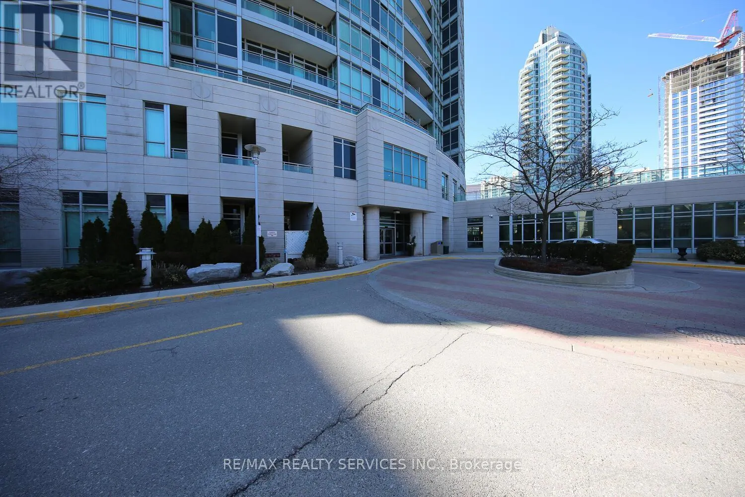 1215 - 60 BYNG AVENUE