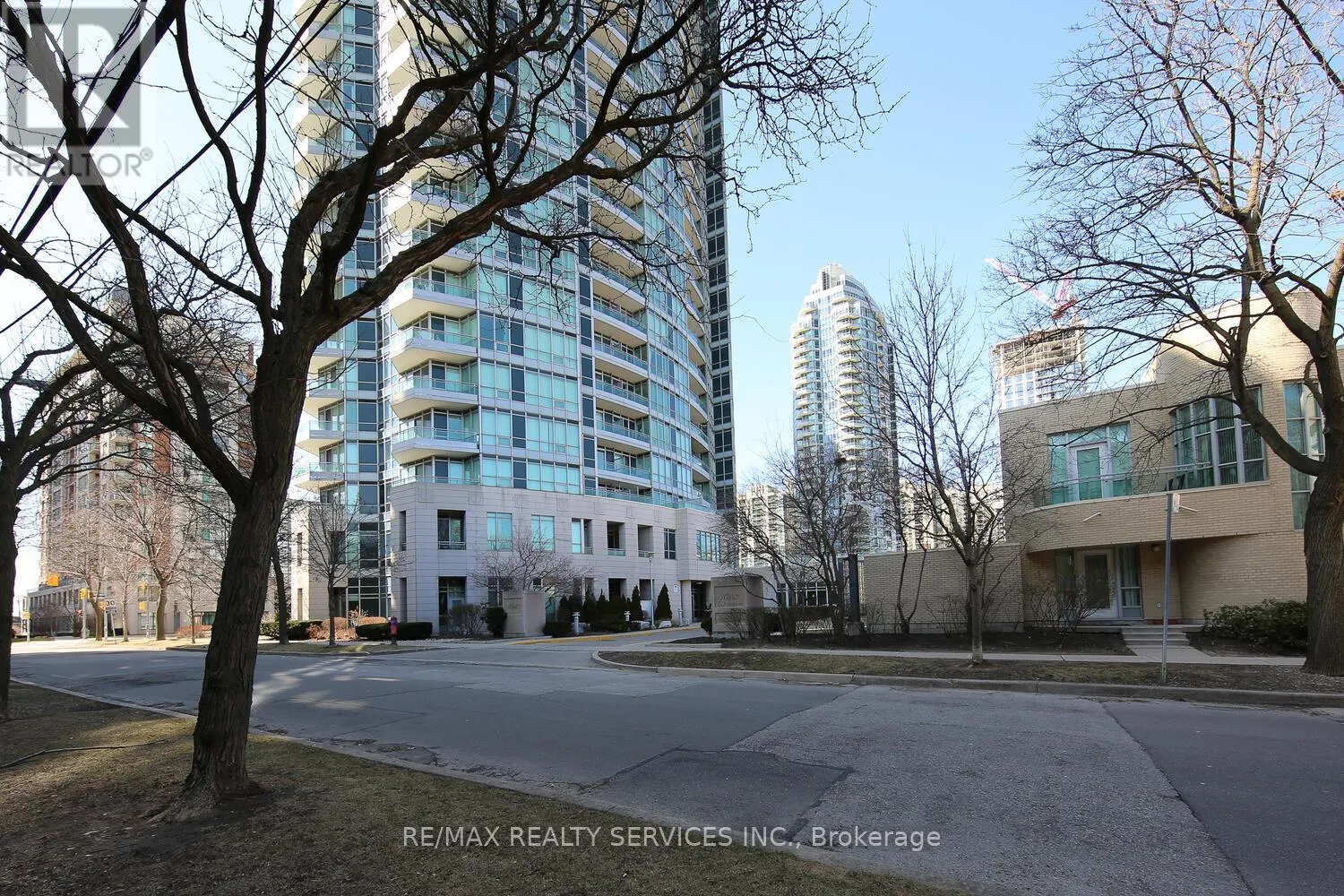 1215 - 60 BYNG AVENUE