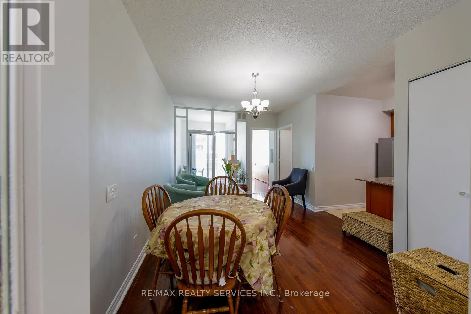1215 - 60 BYNG AVENUE