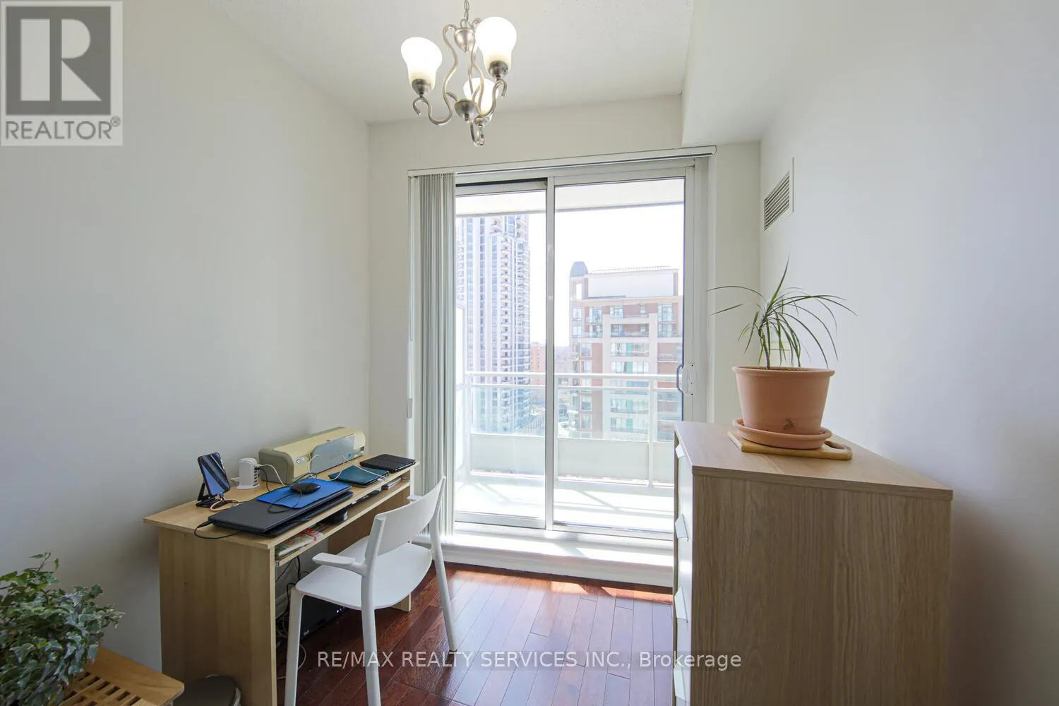 1215 - 60 BYNG AVENUE