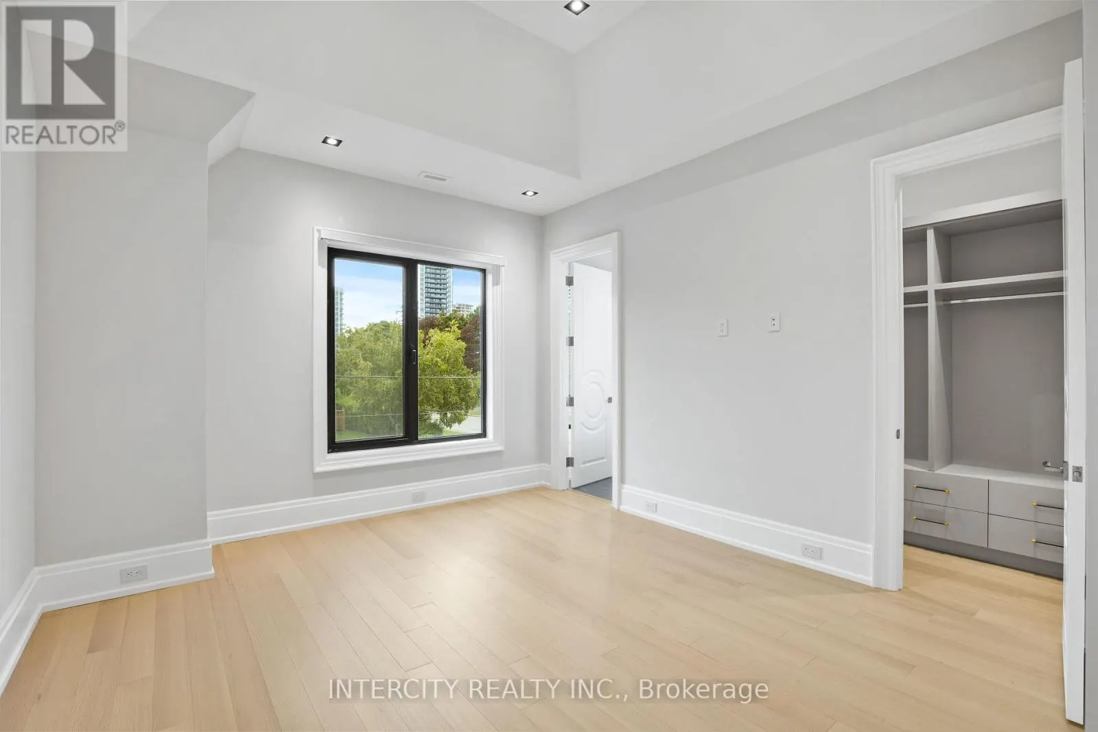 1 SILVERGROVE ROAD