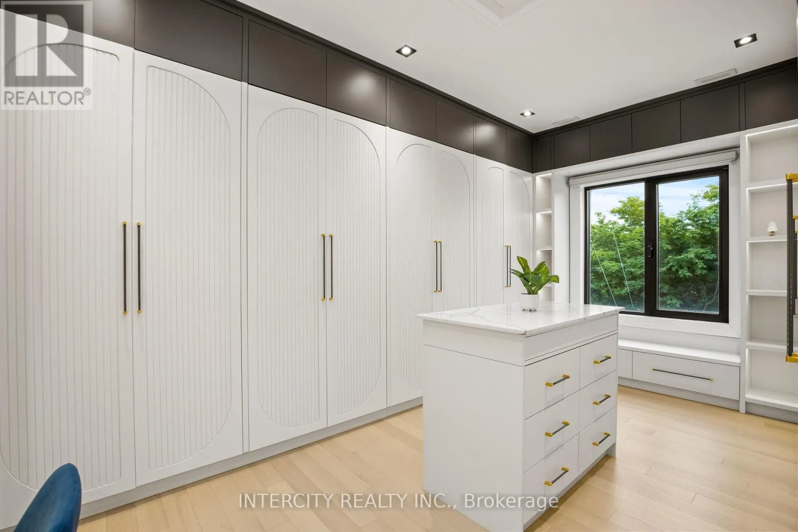 1 SILVERGROVE ROAD