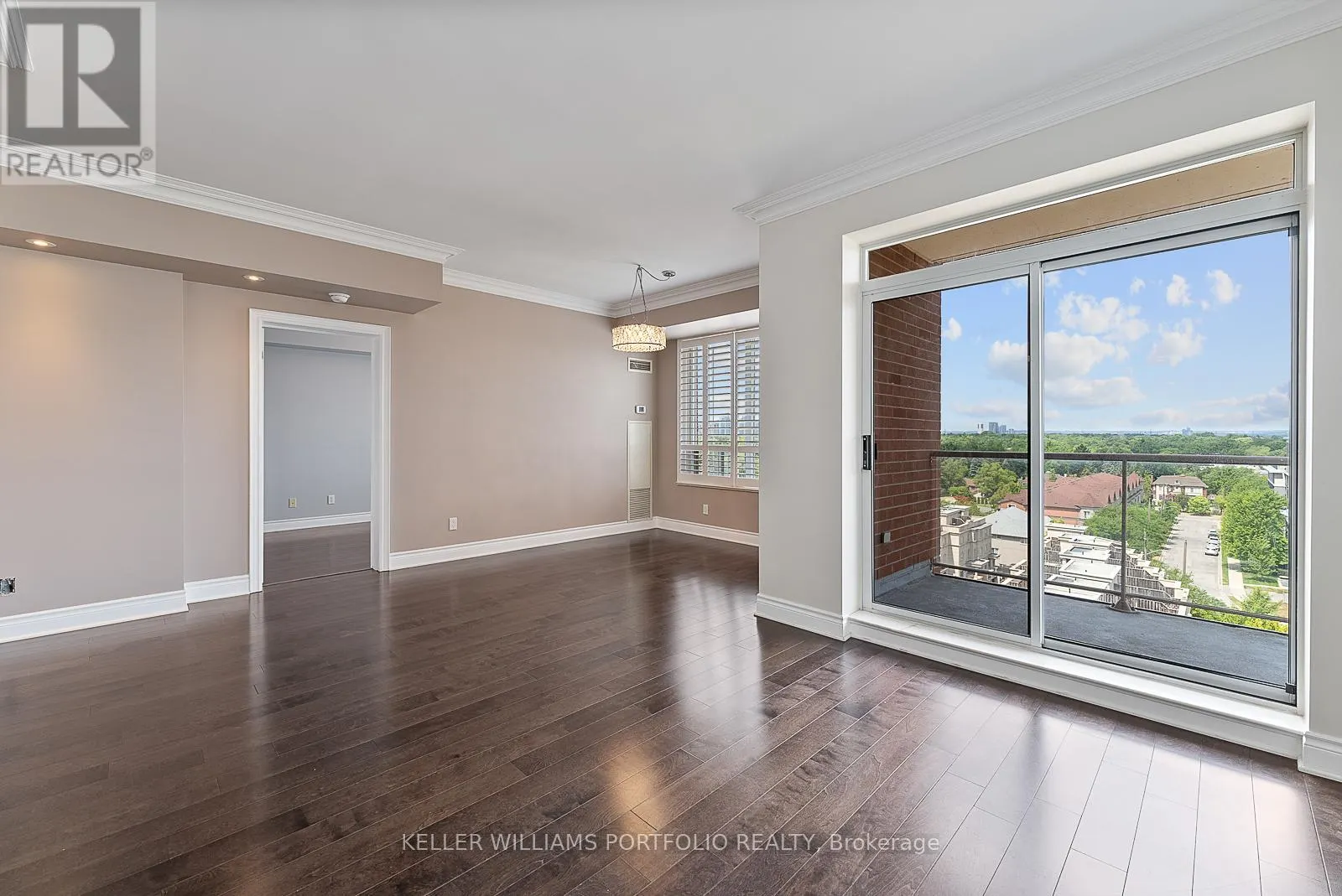 1210 - 2 CLAIRTRELL ROAD