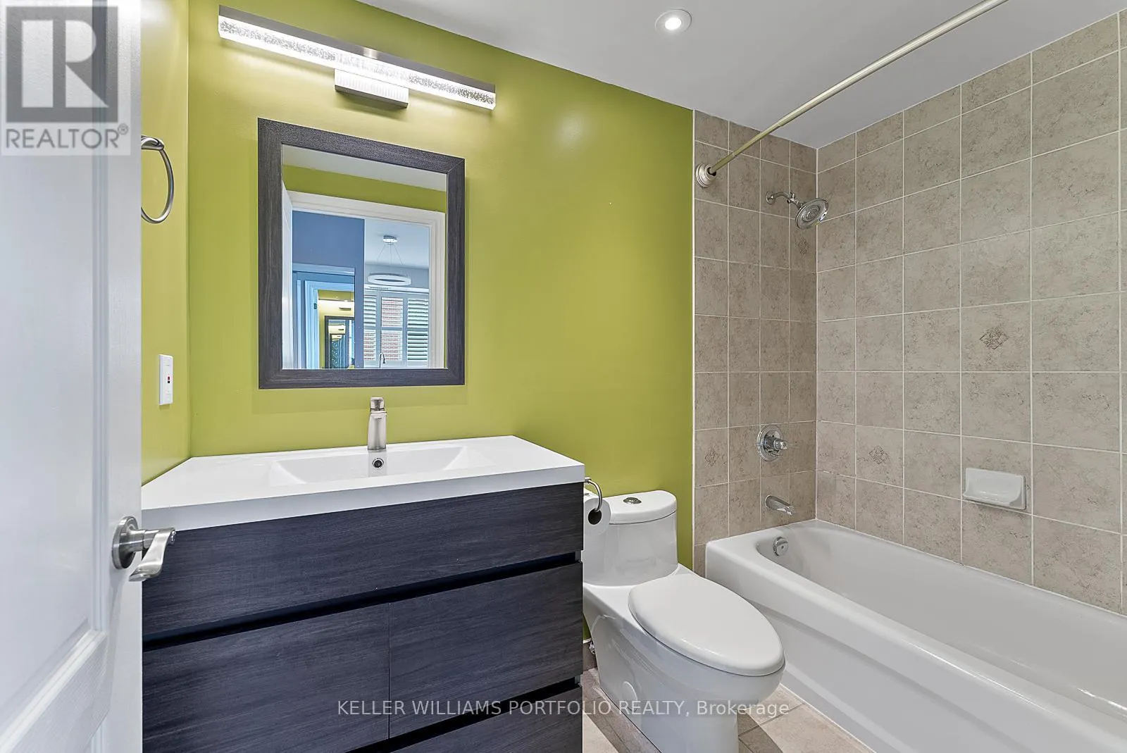 1210 - 2 CLAIRTRELL ROAD
