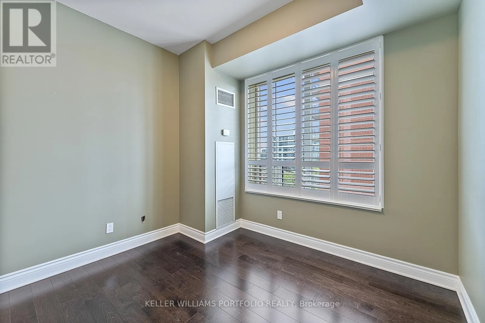1210 - 2 CLAIRTRELL ROAD