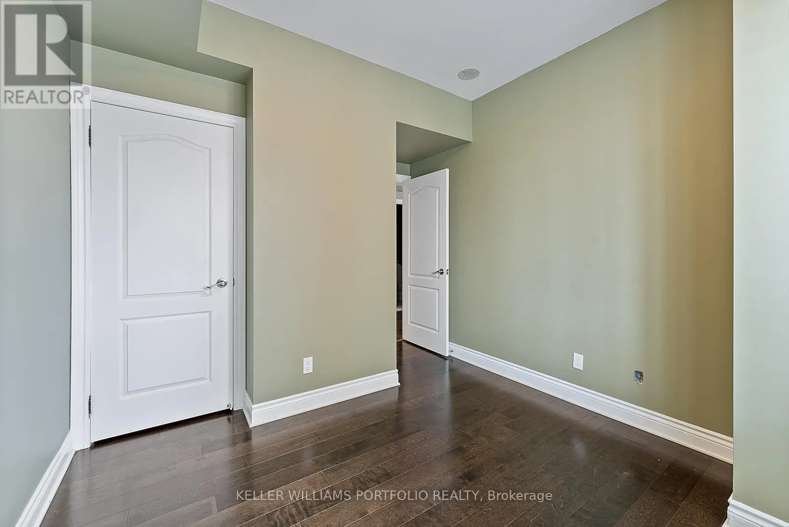 1210 - 2 CLAIRTRELL ROAD