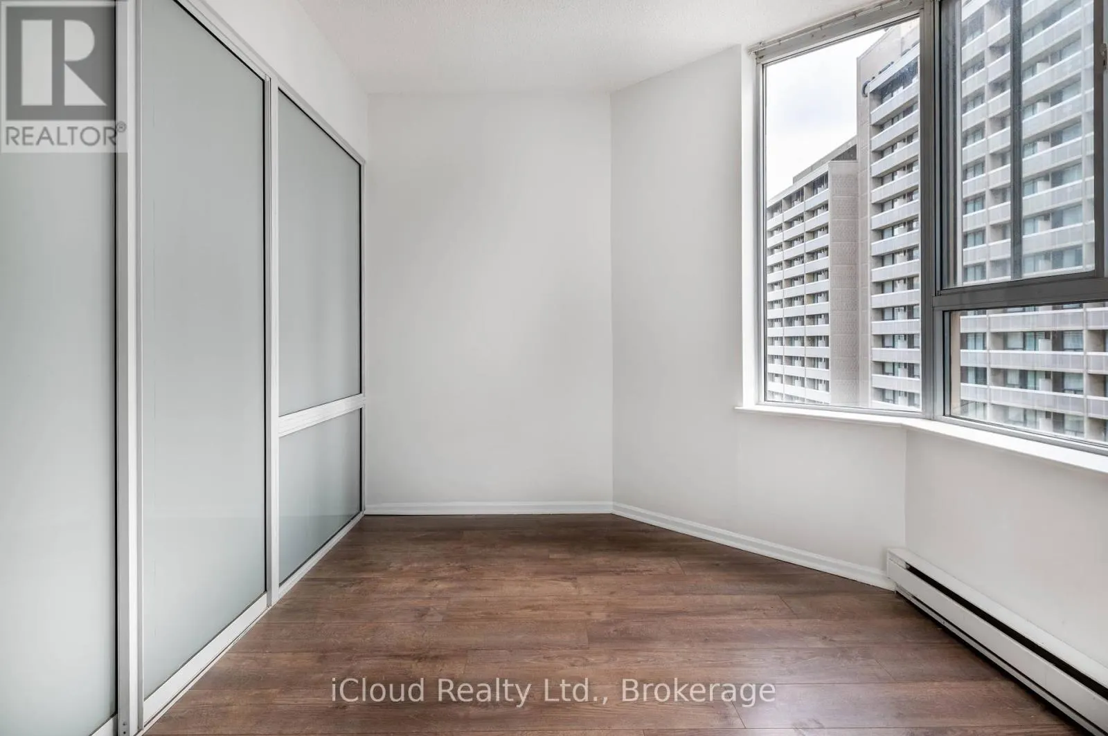 1808 - 44 GERRARD STREET W