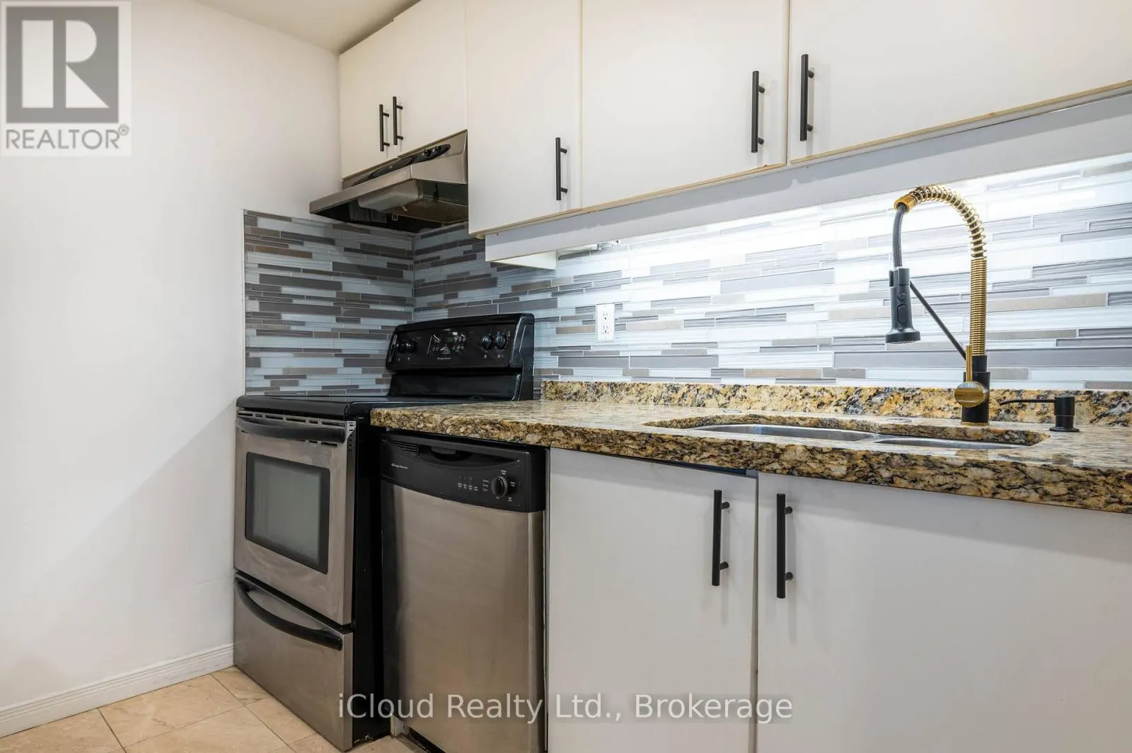 1808 - 44 GERRARD STREET W