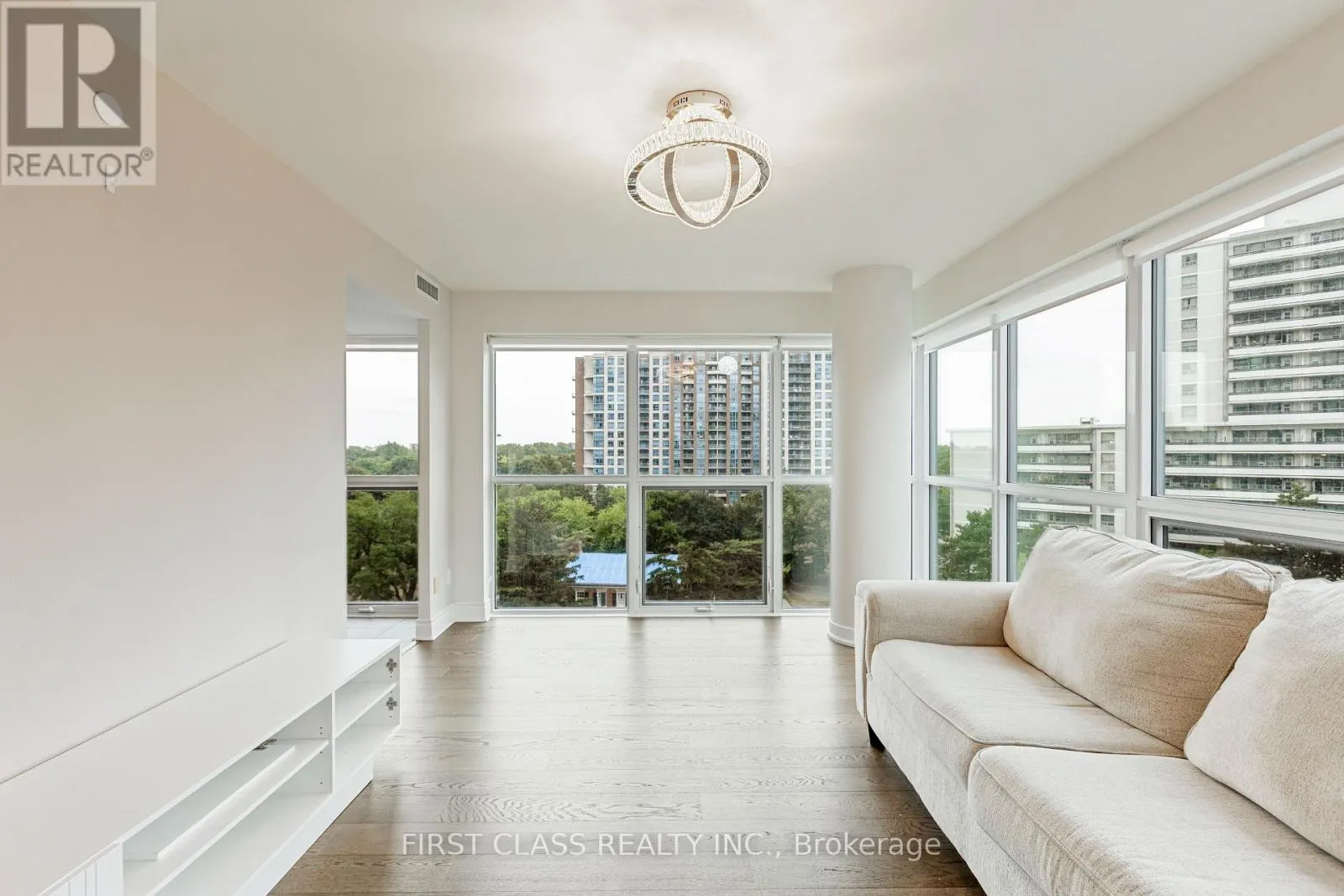 605 - 5168 YONGE STREET