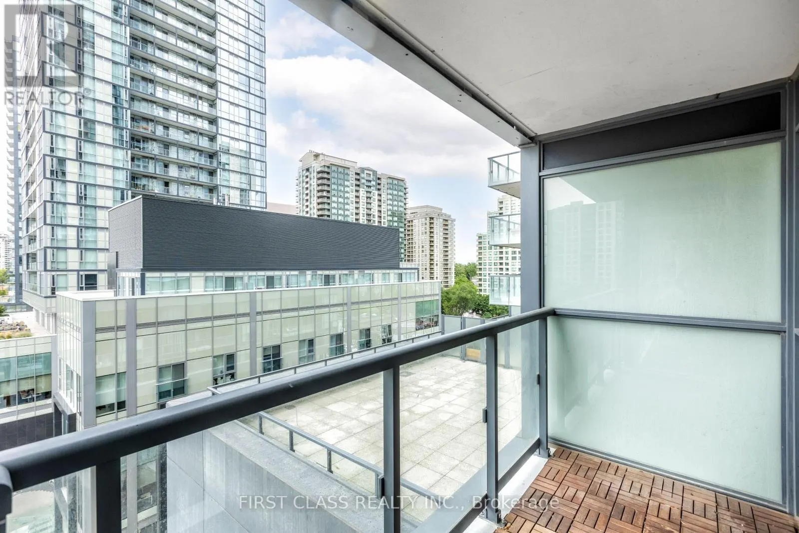 605 - 5168 YONGE STREET