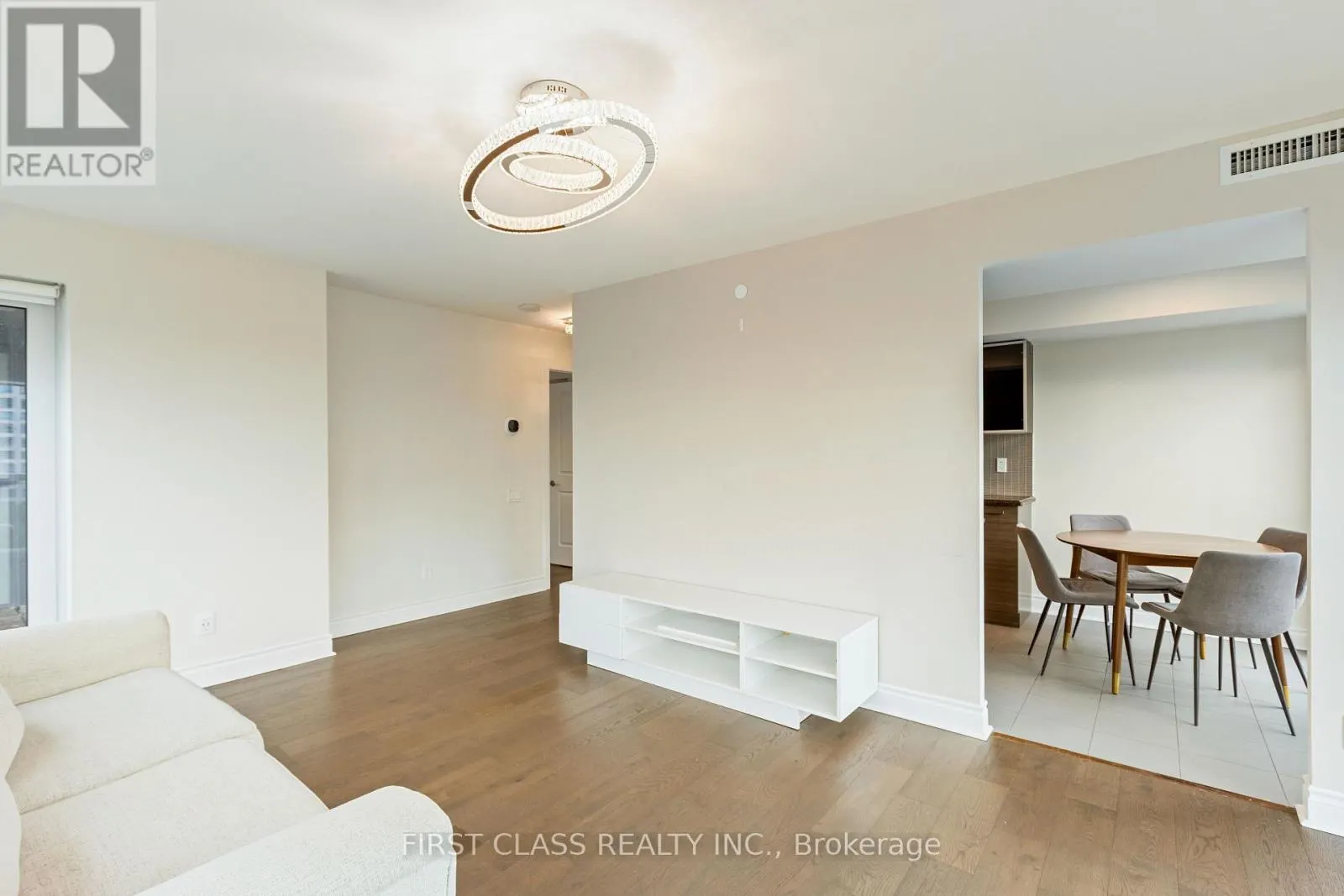 605 - 5168 YONGE STREET